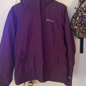 Women’s Columbia Omni-Shield Ski/Snowboard Jacket with removable fur lined hood.